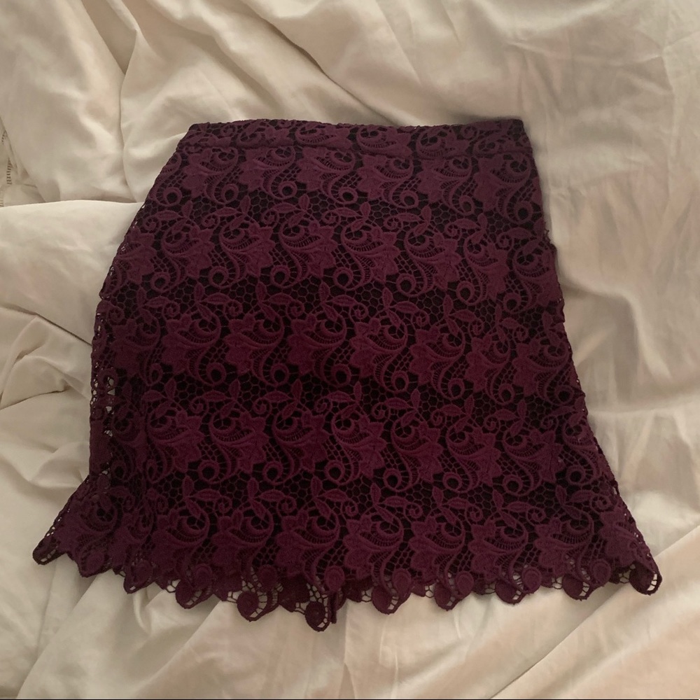 Alice and Olivia fitted lace skirt